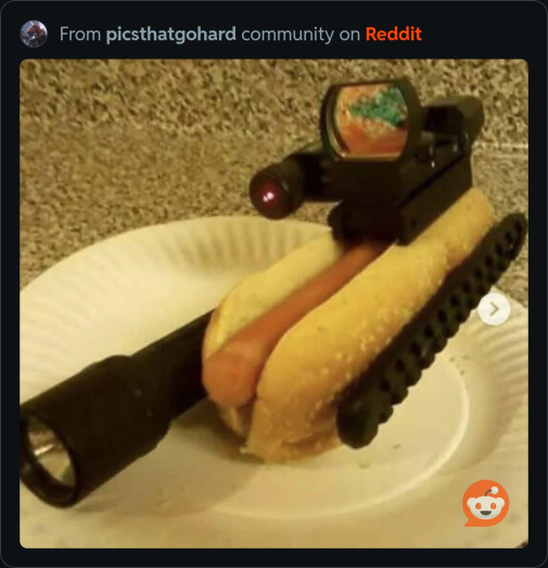 rožok s párkom bum